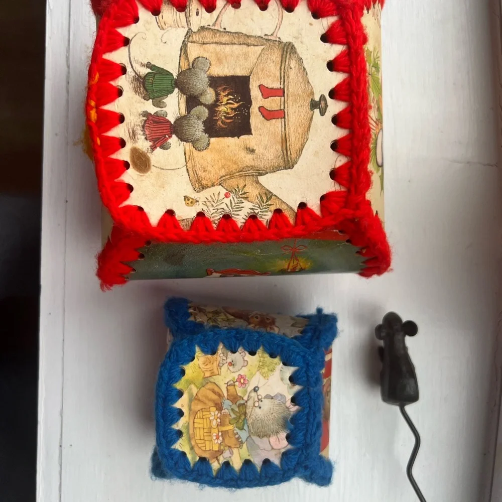 Vintage Handmade Christmas Mouse Gift Boxes (Set of 2) - Picture 2 of 7